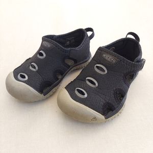 Keen toddler water shoes size 7